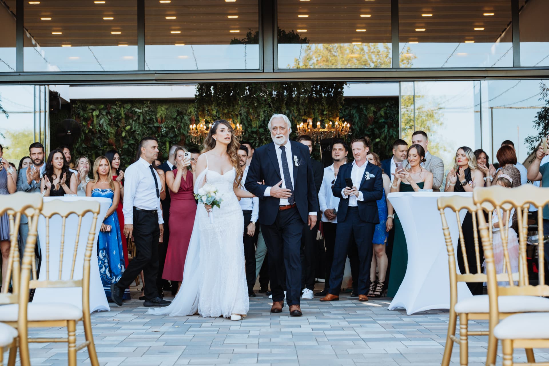 Bride arriving on her father’s arm as guests applaud at Verde Open Concept, Belgrade